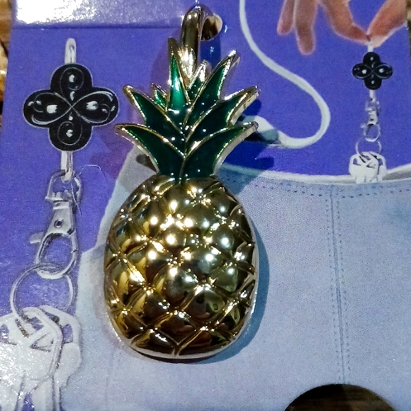 PINEAPPLE Alexx Finders Key Purse Keychain/Hook for bag, purse & MORE - Picture 2 of 3